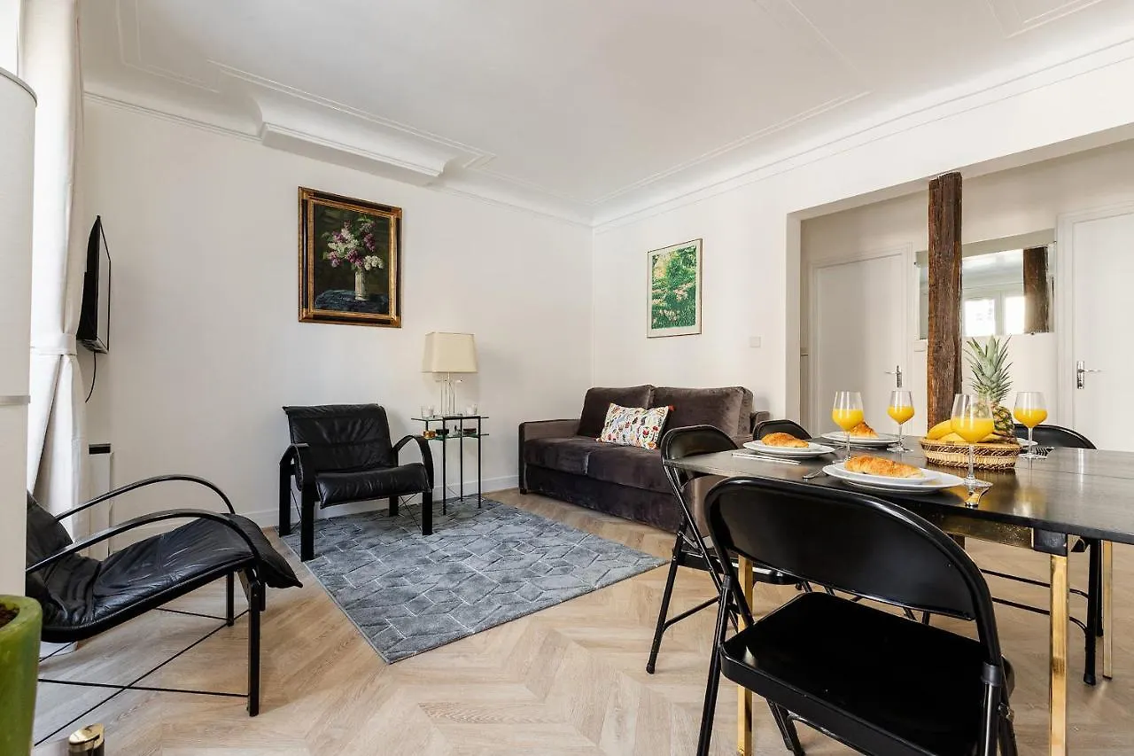 Pantheon & Luxembourg Gardens - City Apartment Paris France
