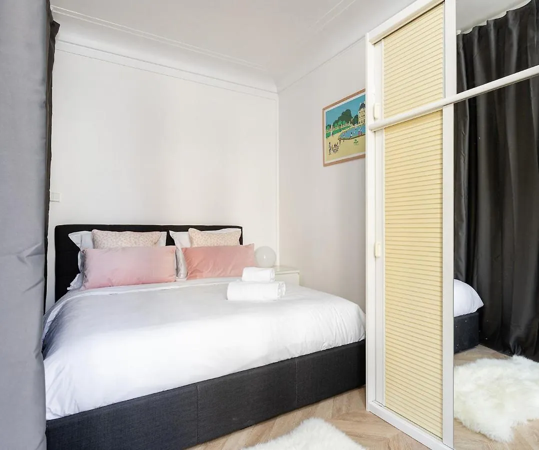 Pantheon & Luxembourg Gardens - City Apartment Paris