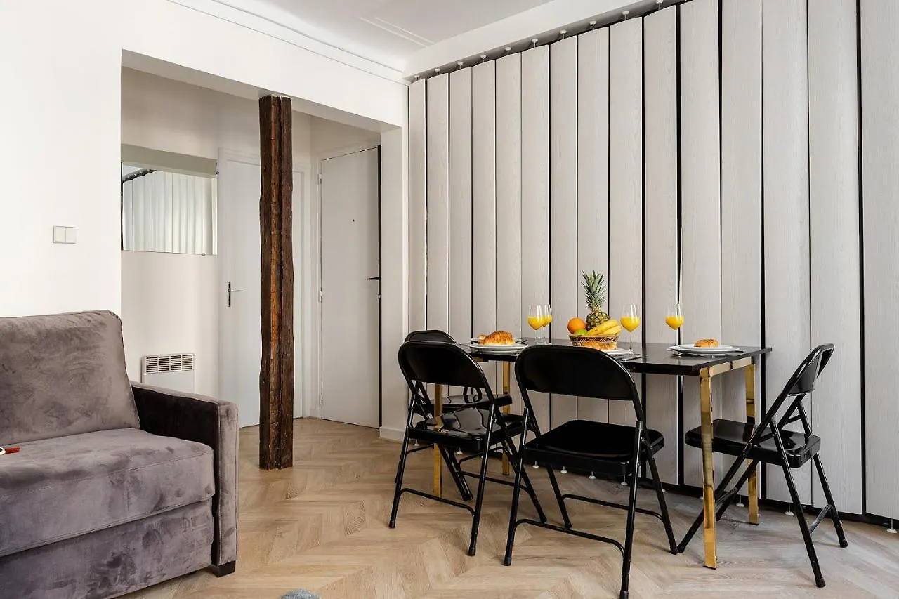 Pantheon & Luxembourg Gardens - City Apartment Paris France