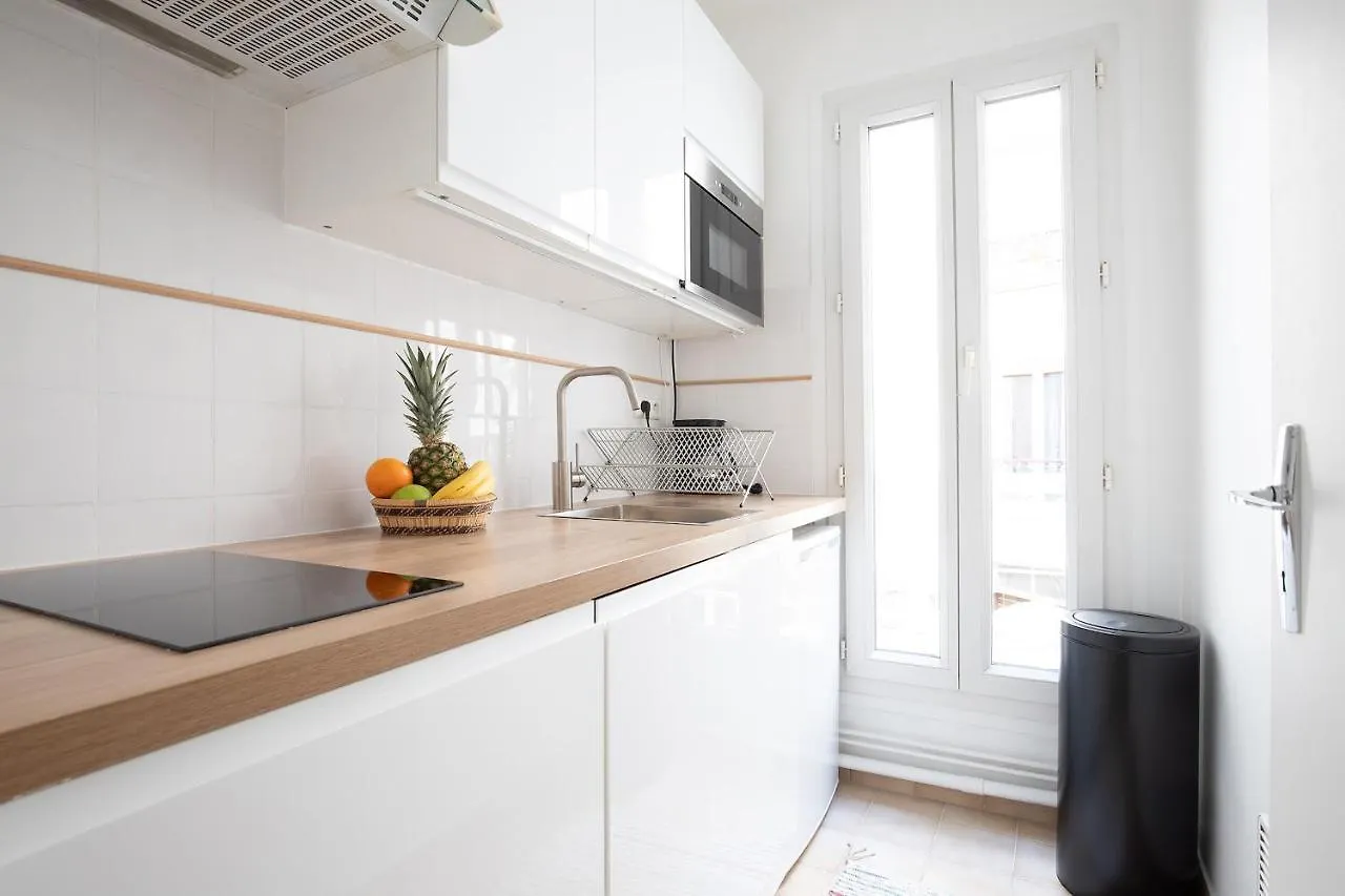 Pantheon & Luxembourg Gardens - City Apartment Paris France